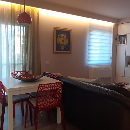 Lake View Apartment Tirana Bagian luar foto