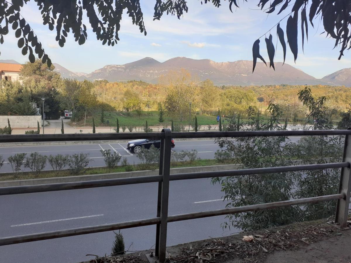 Lake View Apartment Tirana Bagian luar foto
