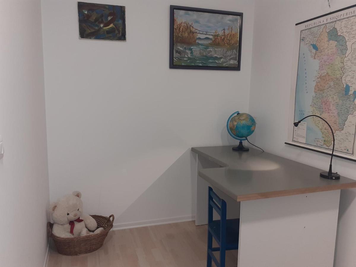 Lake View Apartment Tirana Bagian luar foto