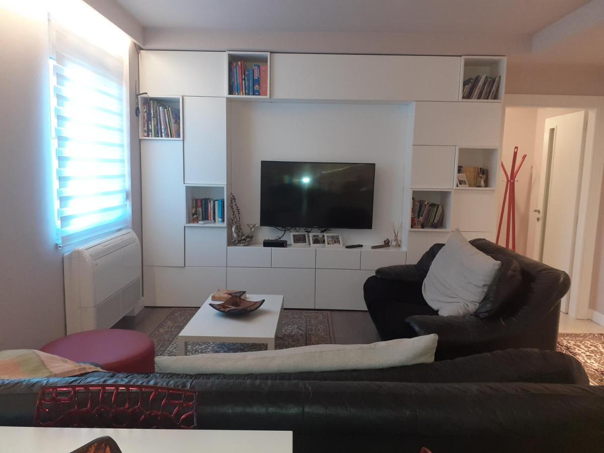 Lake View Apartment Tirana Bagian luar foto