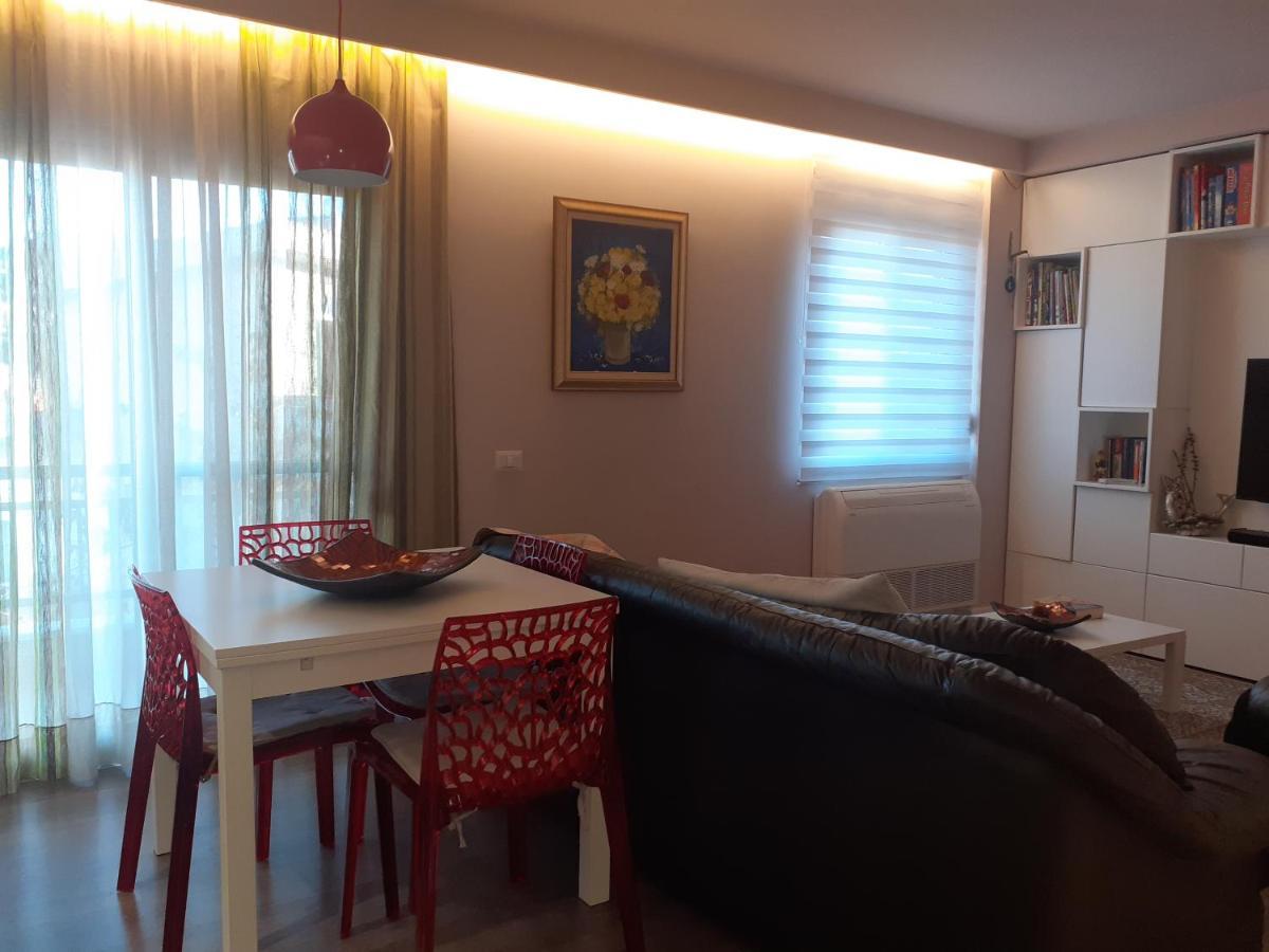 Lake View Apartment Tirana Bagian luar foto