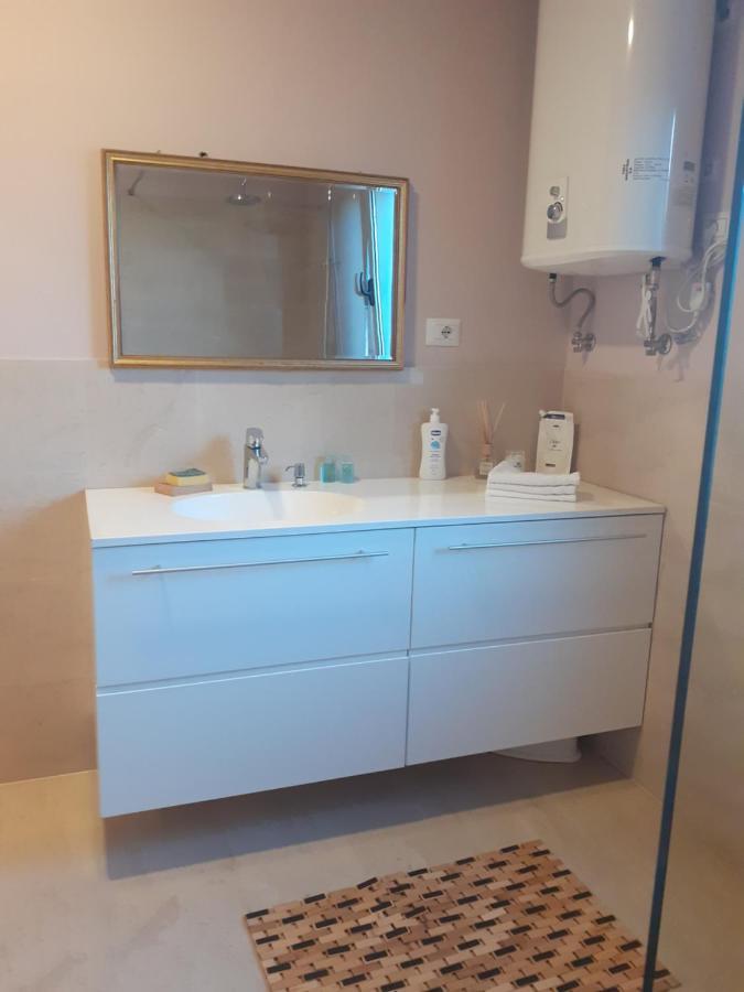 Lake View Apartment Tirana Bagian luar foto
